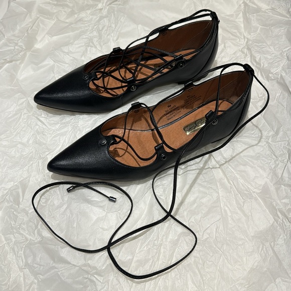 Halogen Lea Lace Up Flats in Size 5 - Picture 6 of 6